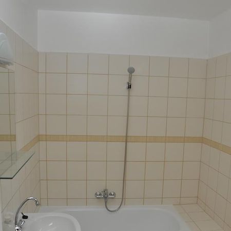 Sarok Apartmanhaz Szekszard酒店 客房 照片